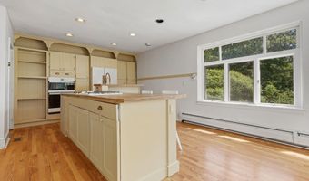 852 Hale St, Beverly, MA 01915