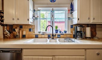 71 Brook Rd, Falmouth, ME 04105