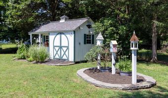 9 Whitewood Rd, Clinton, CT 06413