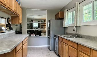 424 Hilltop Rd, Ames, IA 50014