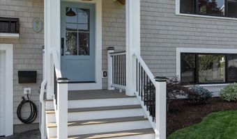 8 Kerins Ter, Newport, RI 02840