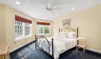 19 Ledge Rd, Bristol, RI 02809