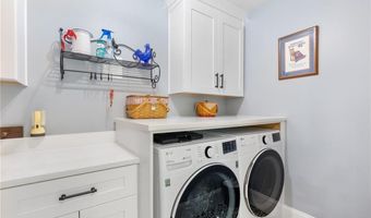 3774 Hunters Chase Ct, Peachtree Corners, GA 30096
