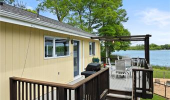 106 Lauri Dr, Charlestown, RI 02813