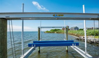 32 Unqua Pl, Amityville, NY 11701