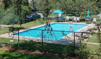 15 Hammersmith Rd #14, Newport, RI 02840
