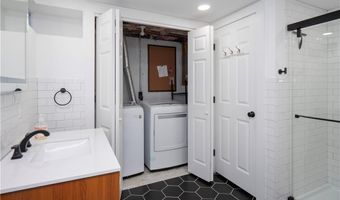 24 Southmayd St, Newport, RI 02840