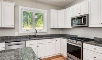 24 Kendall Ln, Raymond, NH 03077
