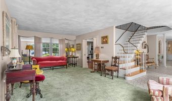 300 Country View Dr, Warwick, RI 02886