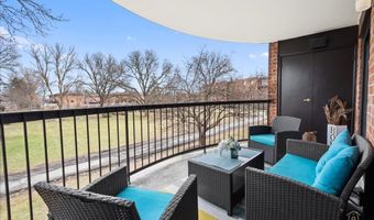 1405 E Central Rd 222C, Arlington Heights, IL 60005