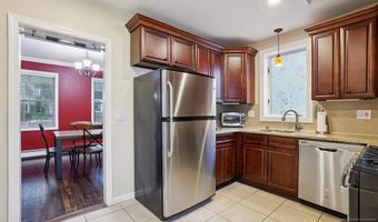 18 Carlisle St, Bergenfield, NJ 07621
