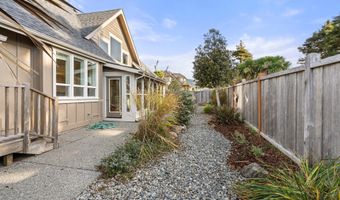 7208 EDGE CLIFF Dr, Brookings, OR 97415