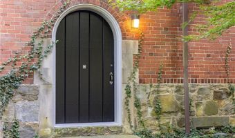 2180 Tower Hill Rd, North Kingstown, RI 02874