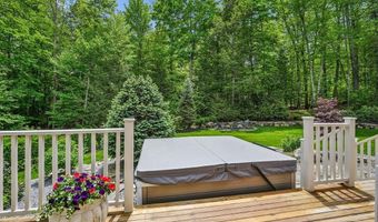 14 Aspen Ln, Bedford, NH 03110