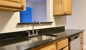 3 Admiralty Dr 3-3, Middletown, RI 02842