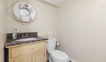 67 Linden St, Middletown, RI 02842
