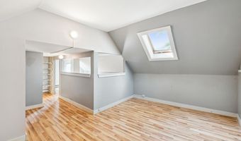 56 Chapel St, Augusta, ME 04330