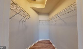 5947 FOUNDERS HILL Dr 103, Alexandria, VA 22310