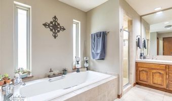 2810 Woodlake Dr, Abilene, TX 79606