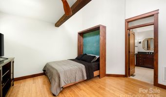 15 Deaver Dr, Asheville, NC 28806
