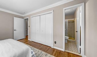 8706 BRAEBURN Dr, Annandale, VA 22003