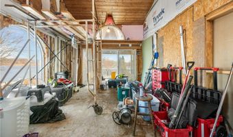 584 Apple Dr, Akron, OH 44319