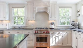41 Elm St, Newport, RI 02840