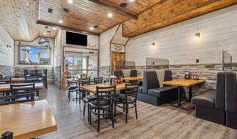 108 W 1st, Dyersville, IA 52040