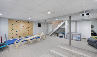 70 Jefferson Dr, East Greenwich, RI 02818