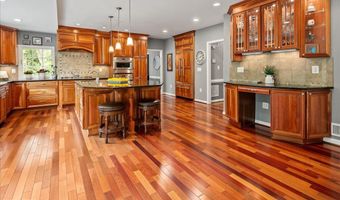 3801 WASHINGTON WOODS Dr, Alexandria, VA 22309