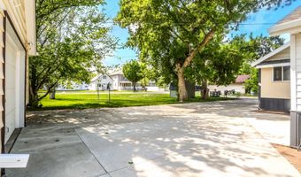 805 NE 1st Ave, Aberdeen, SD 57401