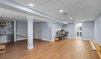 83 Bateman Ave, Cranston, RI 02920