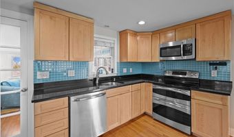 21 Delway Rd, East Providence, RI 02914