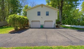 10 Sabin Dr, Airmont, NY 10901