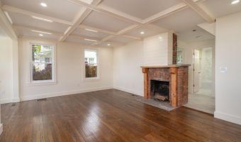 198 Shore Dr, Branford, CT 06405