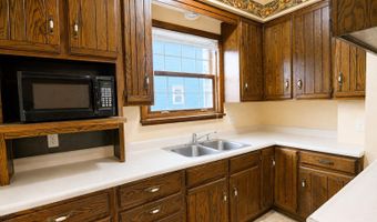 1009 S Kline St, Aberdeen, SD 57401