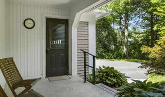 17 Schuyler Hills Rd, Albany, NY 12211