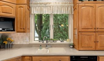 150 N Countryside Dr, Ashland, OH 44805