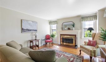 1 Joann Dr, Barrington, RI 02806