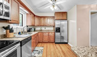 116 Homestead Ln 116, Brookfield, CT 06804