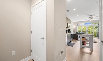 989 S BUCHANAN St 311, Arlington, VA 22204