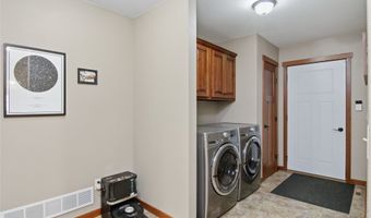 623 Autumn Dr, Altoona, WI 54720
