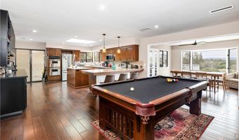 735 Del Valle Dr, Fallbrook, CA 92028