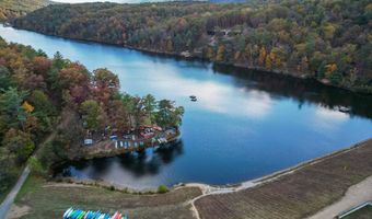 547- B KING St 17B, Basye, VA 22810