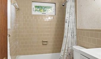 18 Continental Dr, Middletown, RI 02842