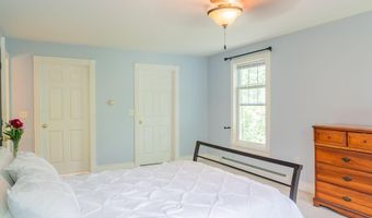 24 Surrey Ln, Falmouth, ME 04105