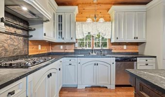14 E Point Rd, Albrightsville, PA 18210