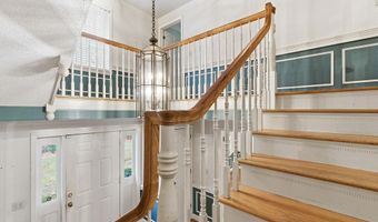 95 Hitching Post Ln, Bedford, NH 03110