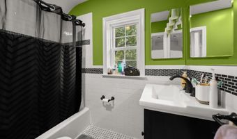 4812 7TH St N, Arlington, VA 22203