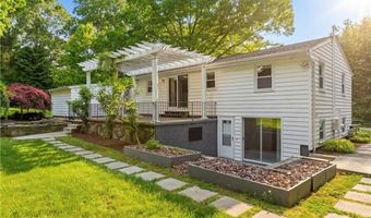 8 Ledgemont Dr, Lincoln, RI 02865